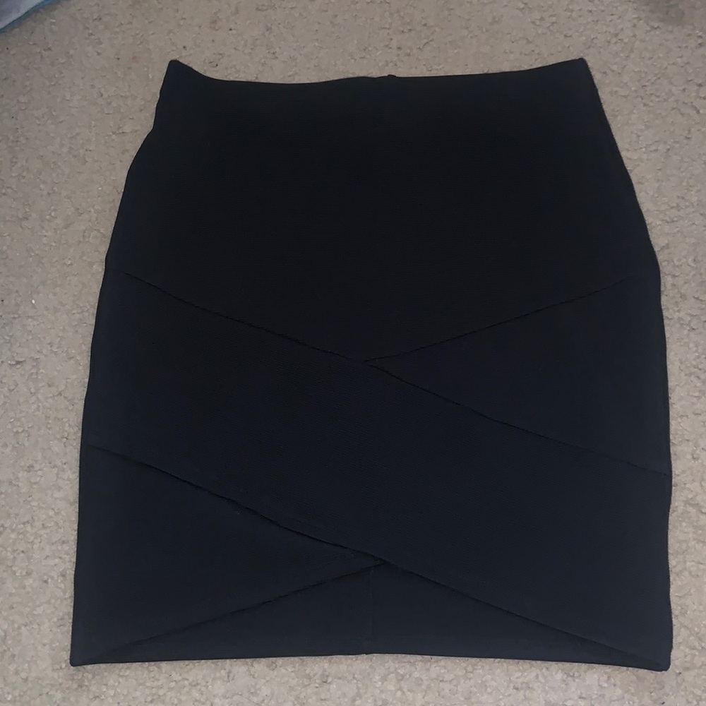 Joe B large black skirt